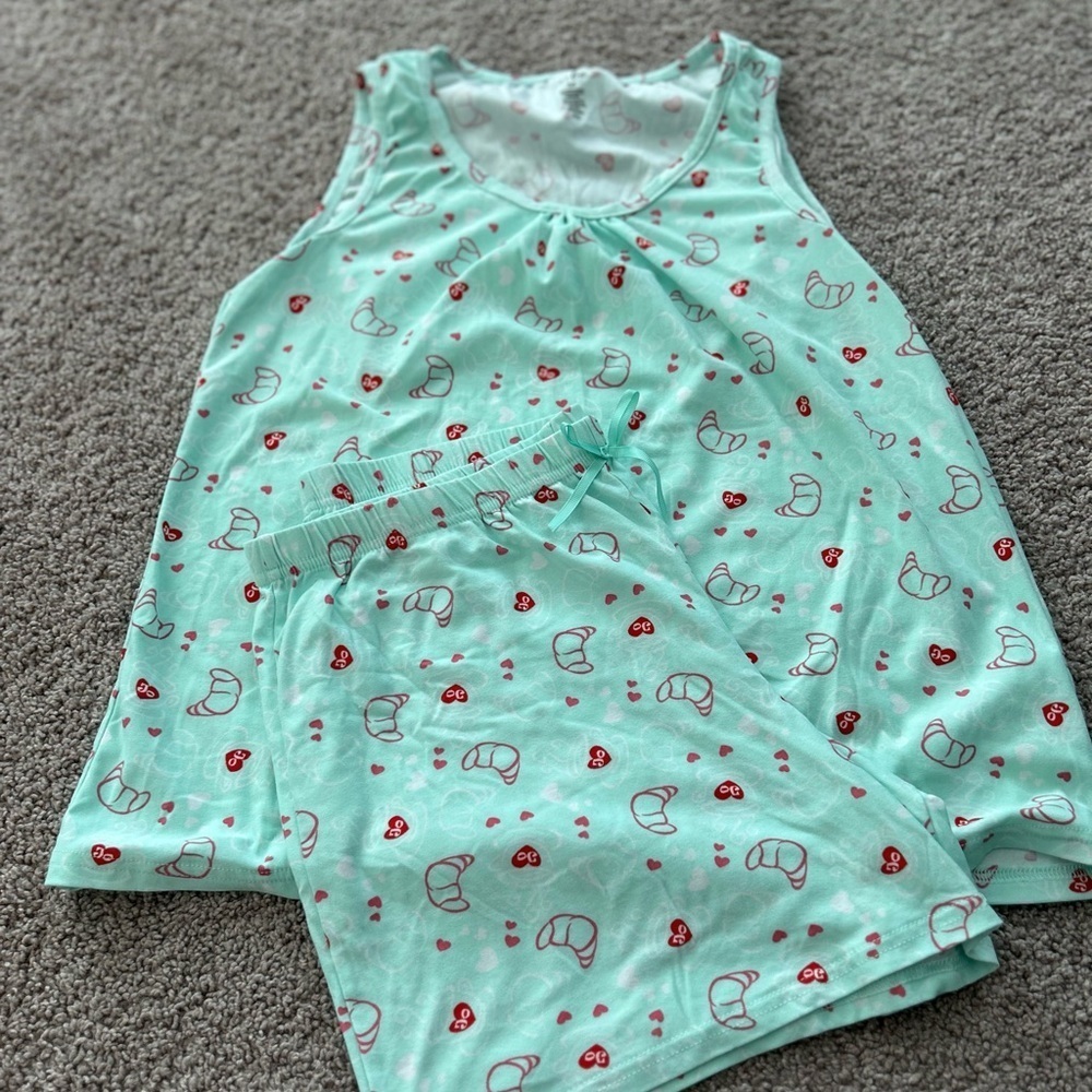 Just Be Women’s PJ Mint Green Sleeveless Shirt Shorts Elastic waist
Size M